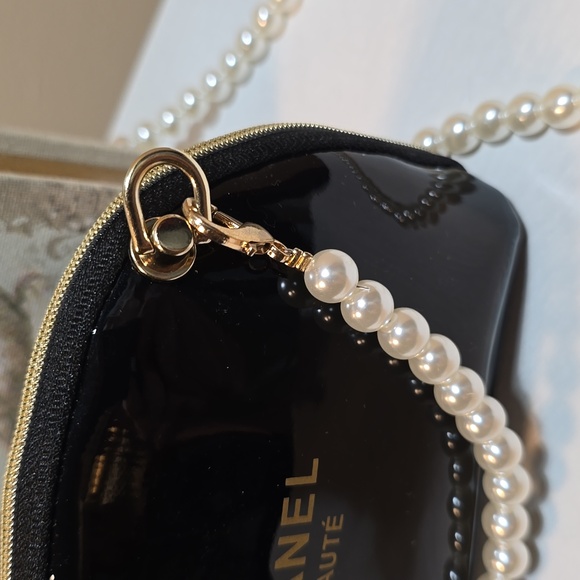 Chanel Pouch with Pearl Strap Plus... B27 - Picture 3 of 8